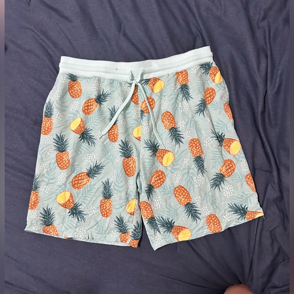 men’s 🍍shorts!